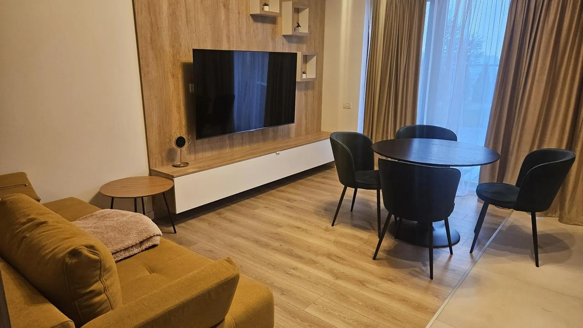Como Park Inn Bukareszt